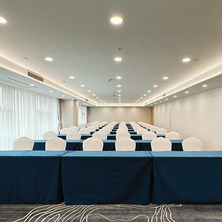 Holiday Inn Express Qingdao City Center, An Ihg Hotel Экстерьер фото