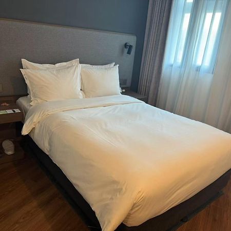 Holiday Inn Express Qingdao City Center, An Ihg Hotel Экстерьер фото