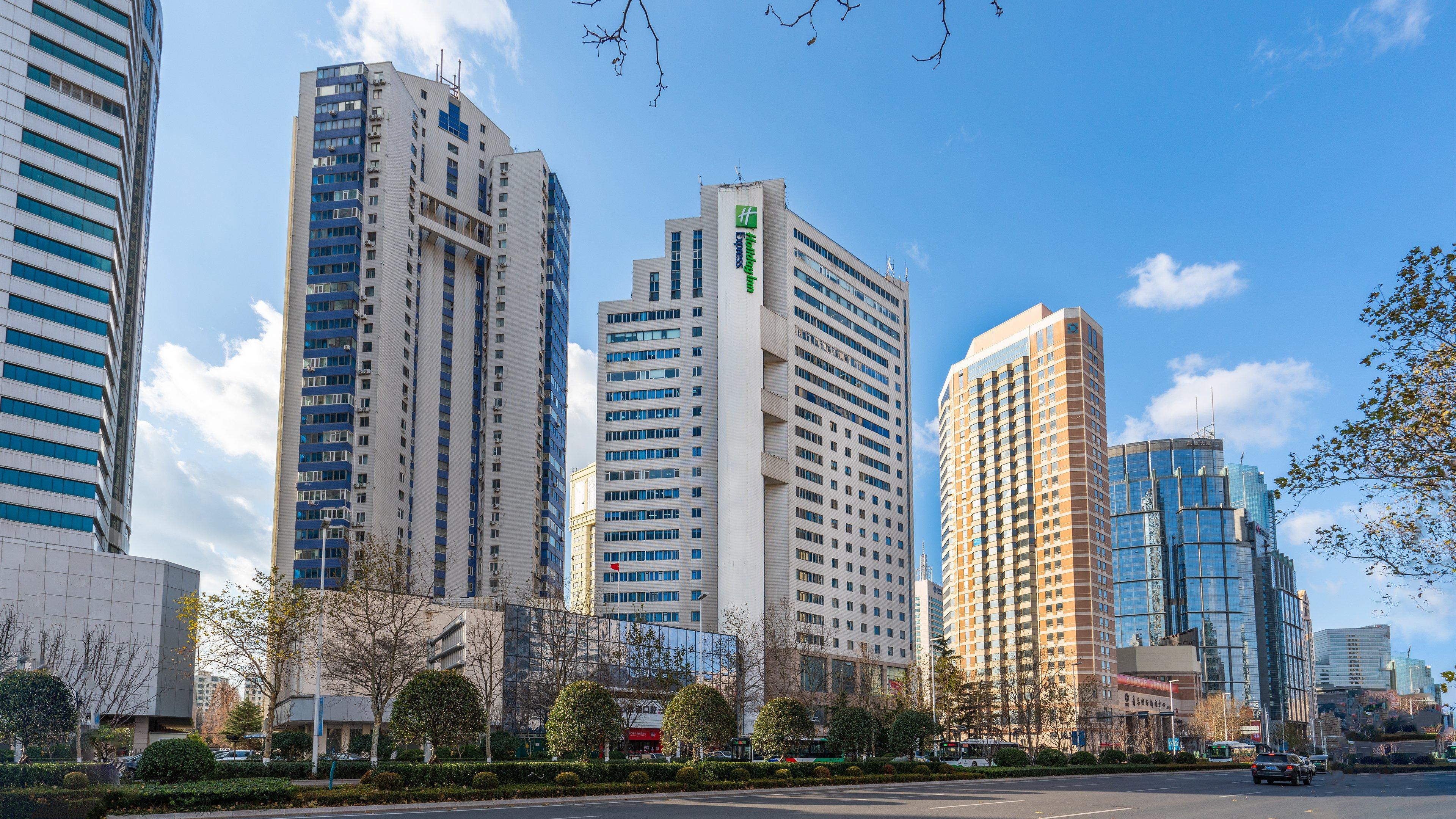 Holiday Inn Express Qingdao City Center, An Ihg Hotel Экстерьер фото